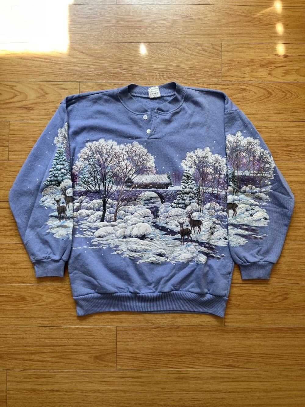 Vintage Lifestyles holiday snowy cabin landscape Sweater Henley  Amazing conditi
